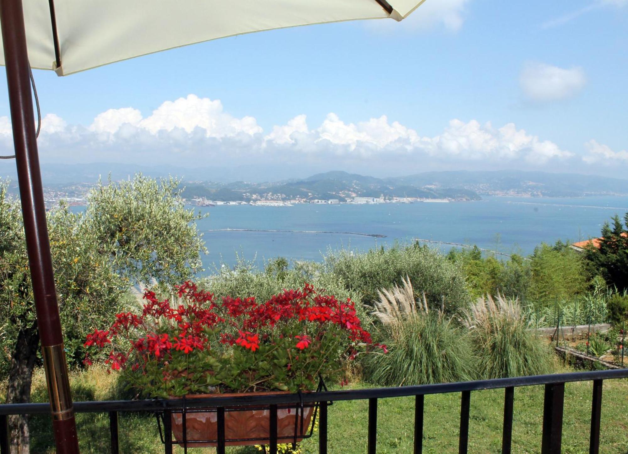 Agriturismo Terrazza Sul Golfo - Il Casale La Spezia Extérieur photo